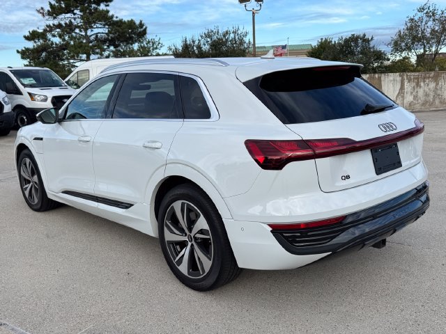 Used 2024 Audi Q8 e-tron Premium Plus w/ Premium Plus Package AWD/4WD image 7