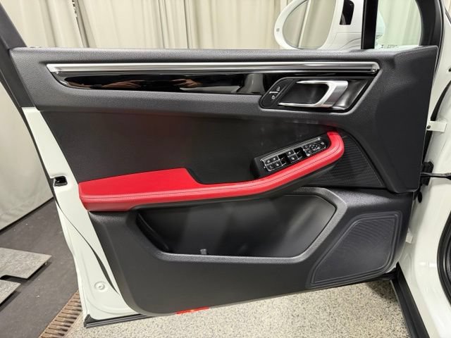 Used 2023 Porsche Macan AWD/4WD image 19