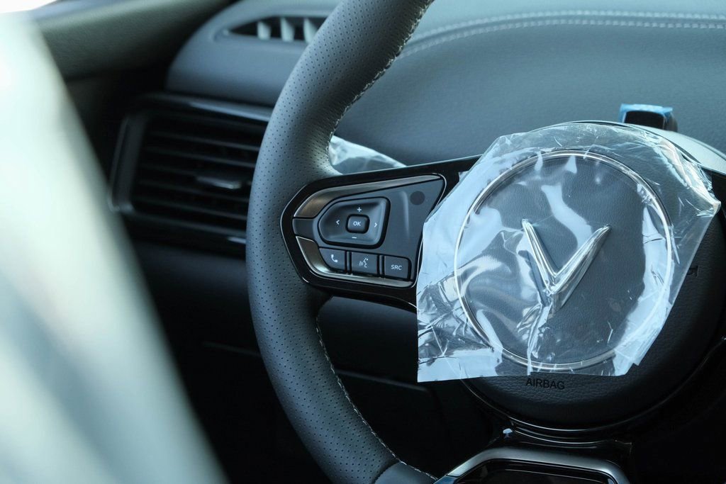 New 2025 VinFast VF 8 Eco image 12