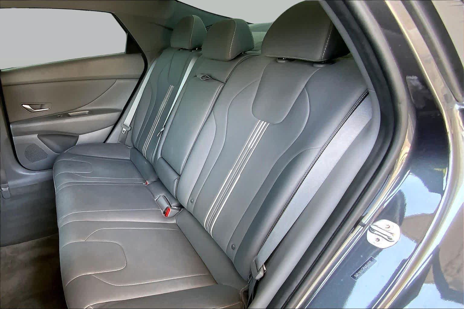 Used 2022 Hyundai Elantra SEL w/ Convenience + Premium Package FWD image 21
