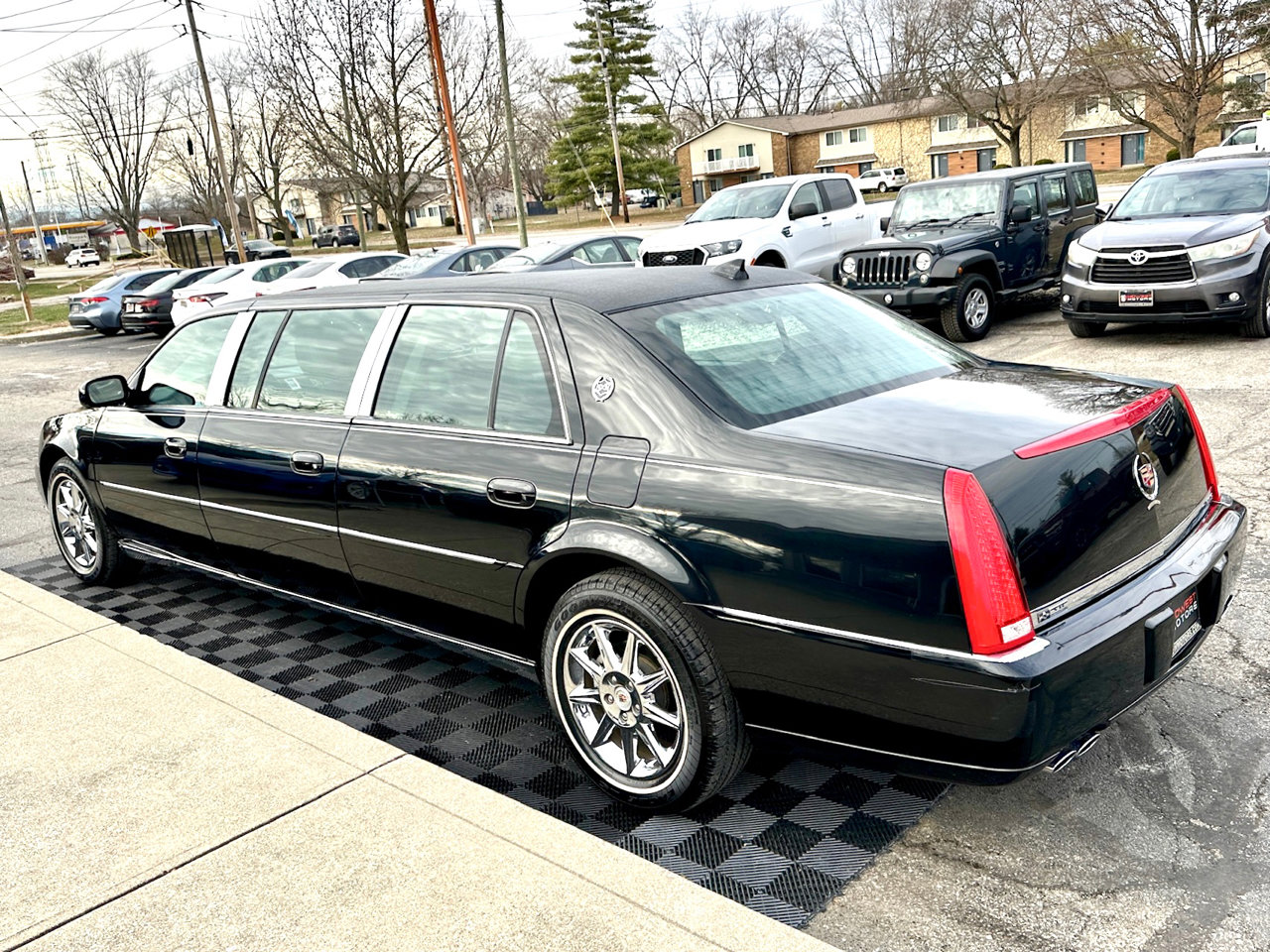 Used 2011 Cadillac DTS Limousine image 3