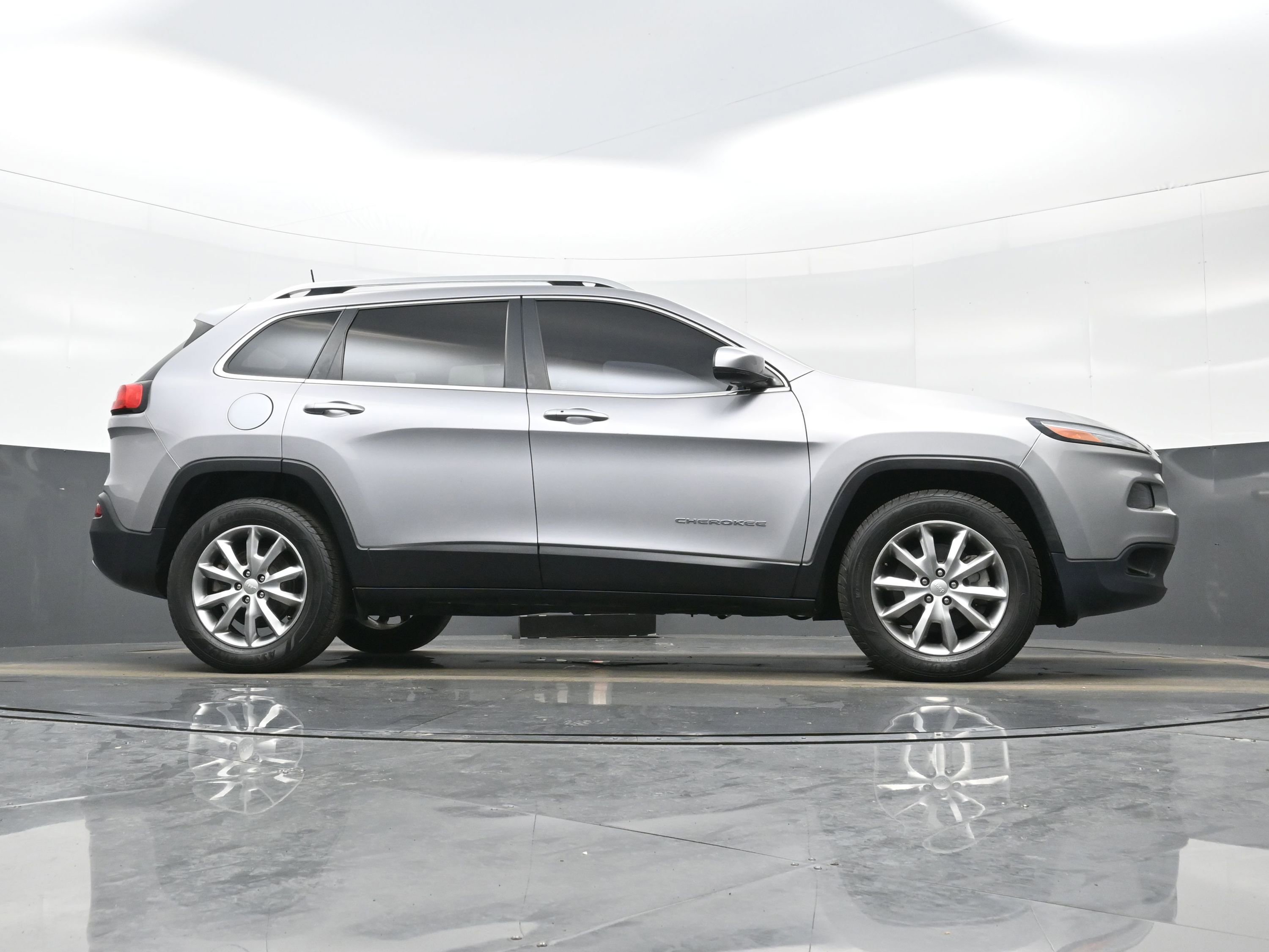 Used 2017 Jeep Cherokee Limited AWD/4WD image 29