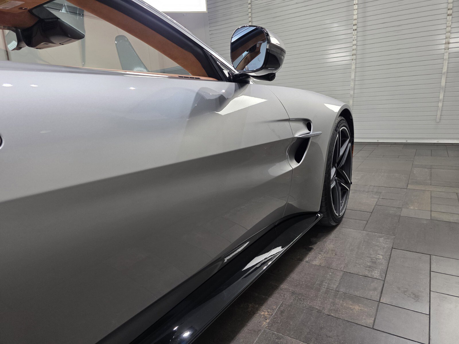 New 2026 Aston Martin V8 Vantage Roadster RWD image 9