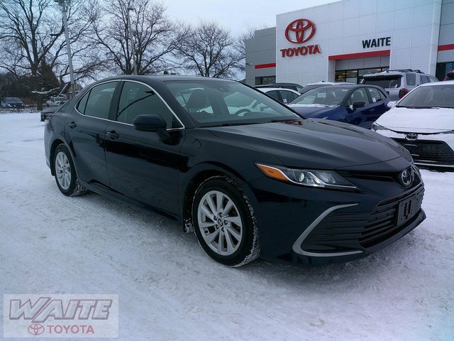 Used 2021 Toyota Camry LE image 1
