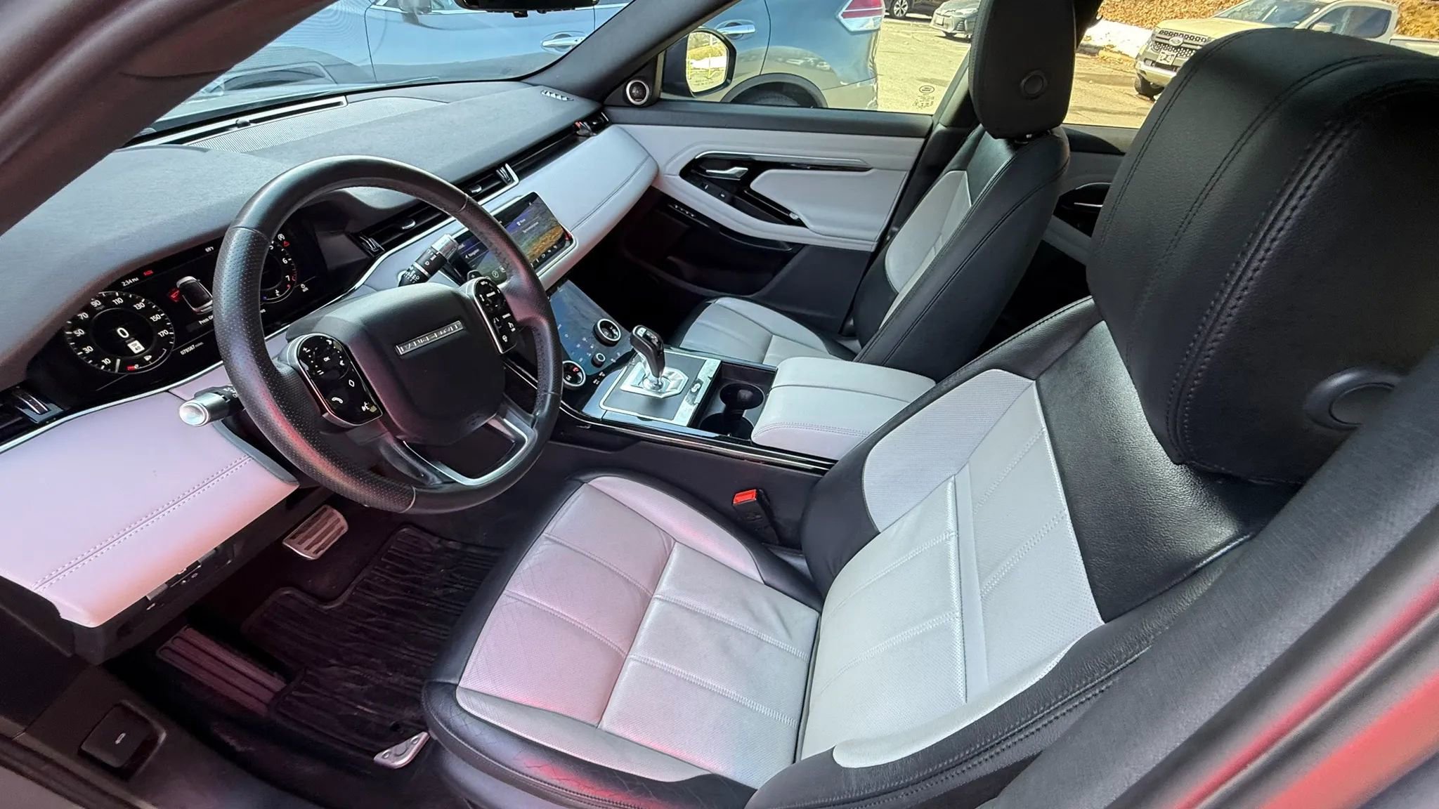 Used 2020 Land Rover Range Rover Evoque R-Dynamic SE AWD/4WD image 25