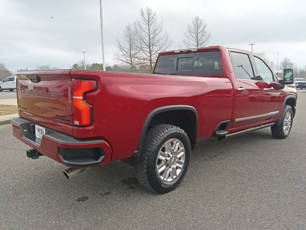 Used 2024 Chevrolet Silverado 2500 High Country w/ High Country Premium Package image 3