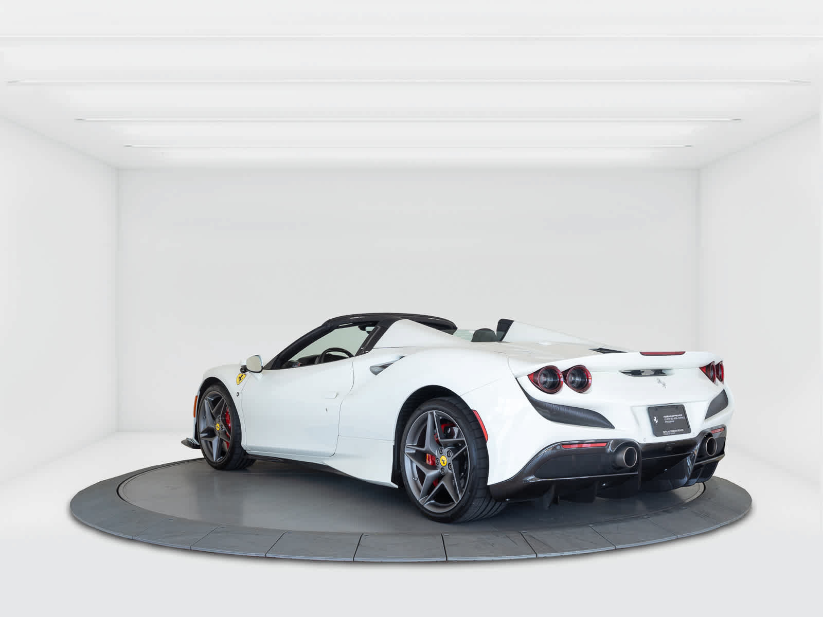 Certified 2022 Ferrari F8 Tributo RWD image 3