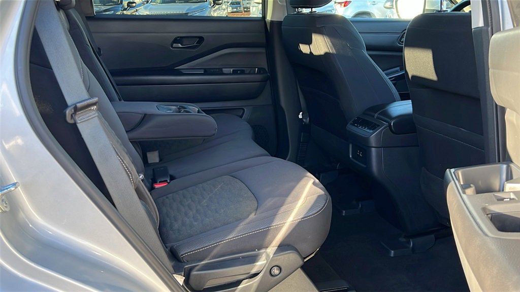 Used 2024 Nissan Pathfinder SV image 14