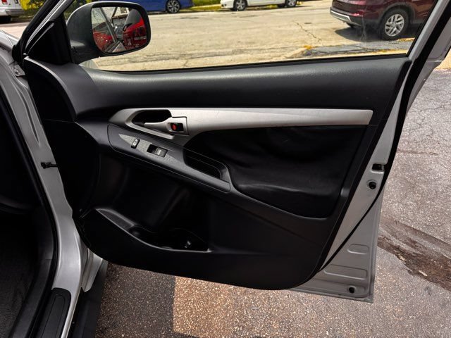 Used 2009 Pontiac Vibe w/ Preferred Package FWD image 28