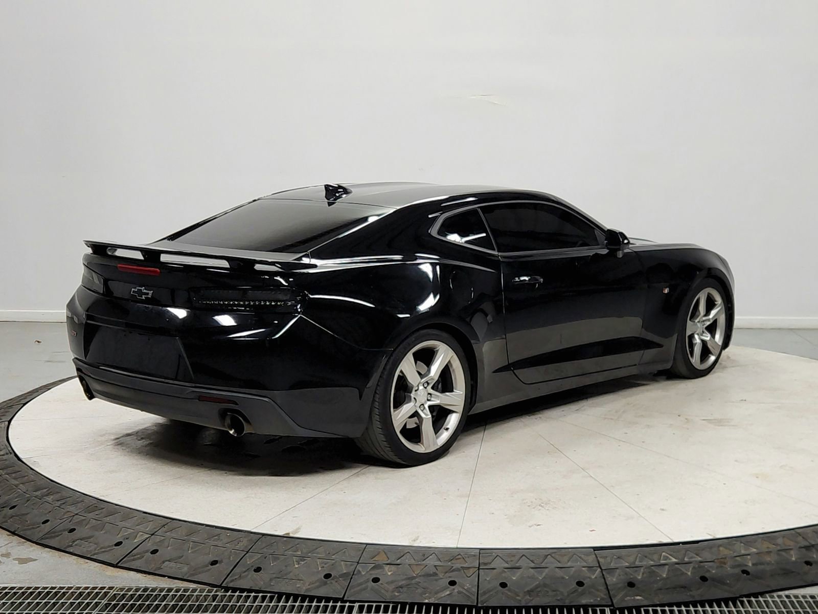 Used 2018 Chevrolet Camaro SS image 7