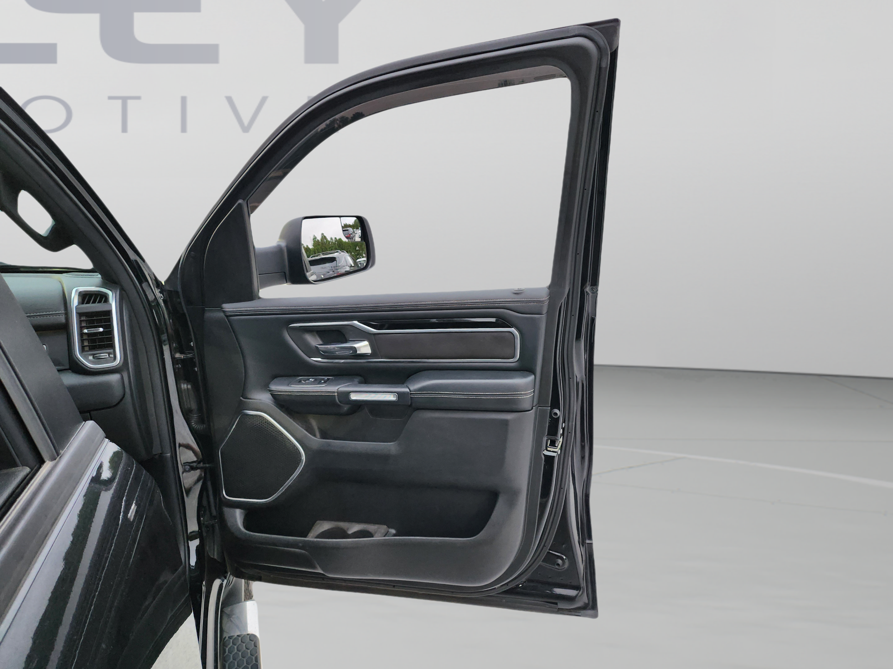 Used 2019 RAM 1500 Laramie w/ Sport Appearance Package AWD/4WD image 24