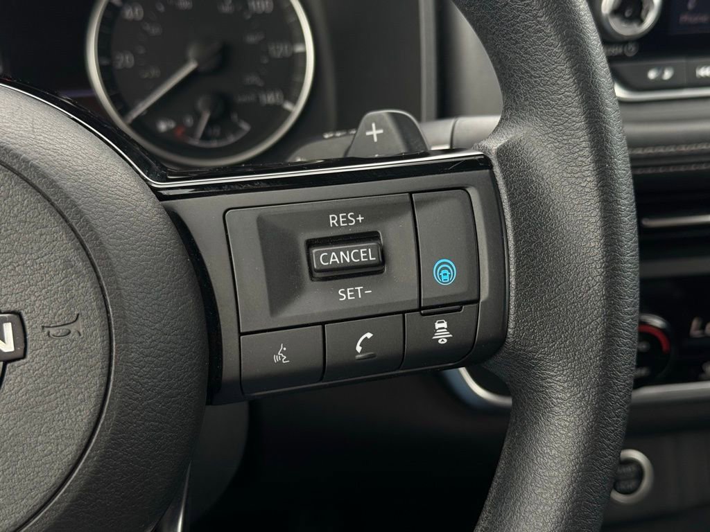 Used 2023 Nissan Rogue SV image 25