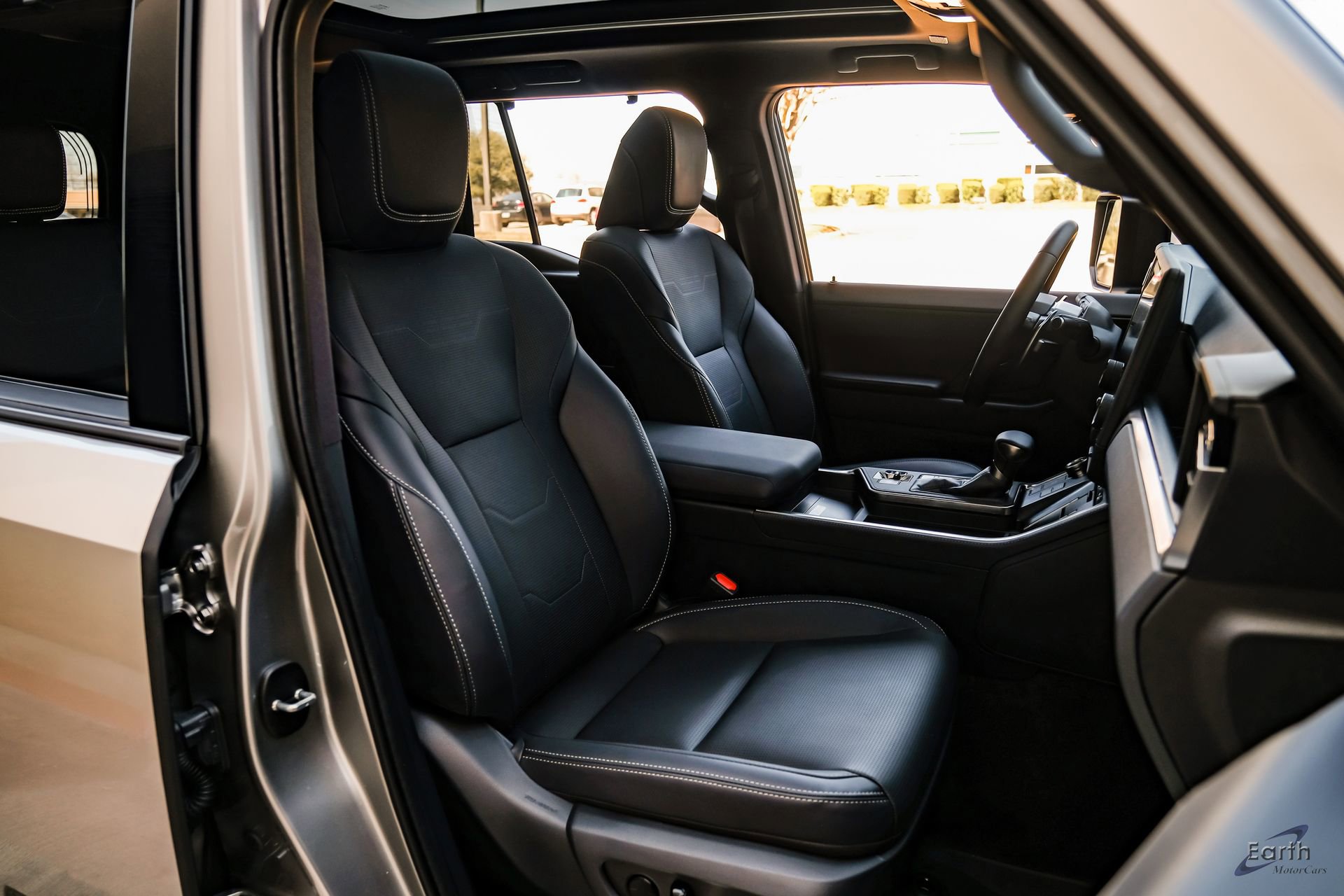 Used 2025 Lexus GX 550 550 Luxury+ HUD Traffic LIFTED w/ Accessory Package (2T) image 44