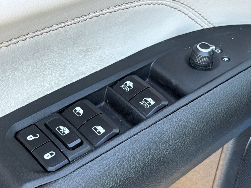 Used 2025 Jeep Compass Limited AWD/4WD image 19