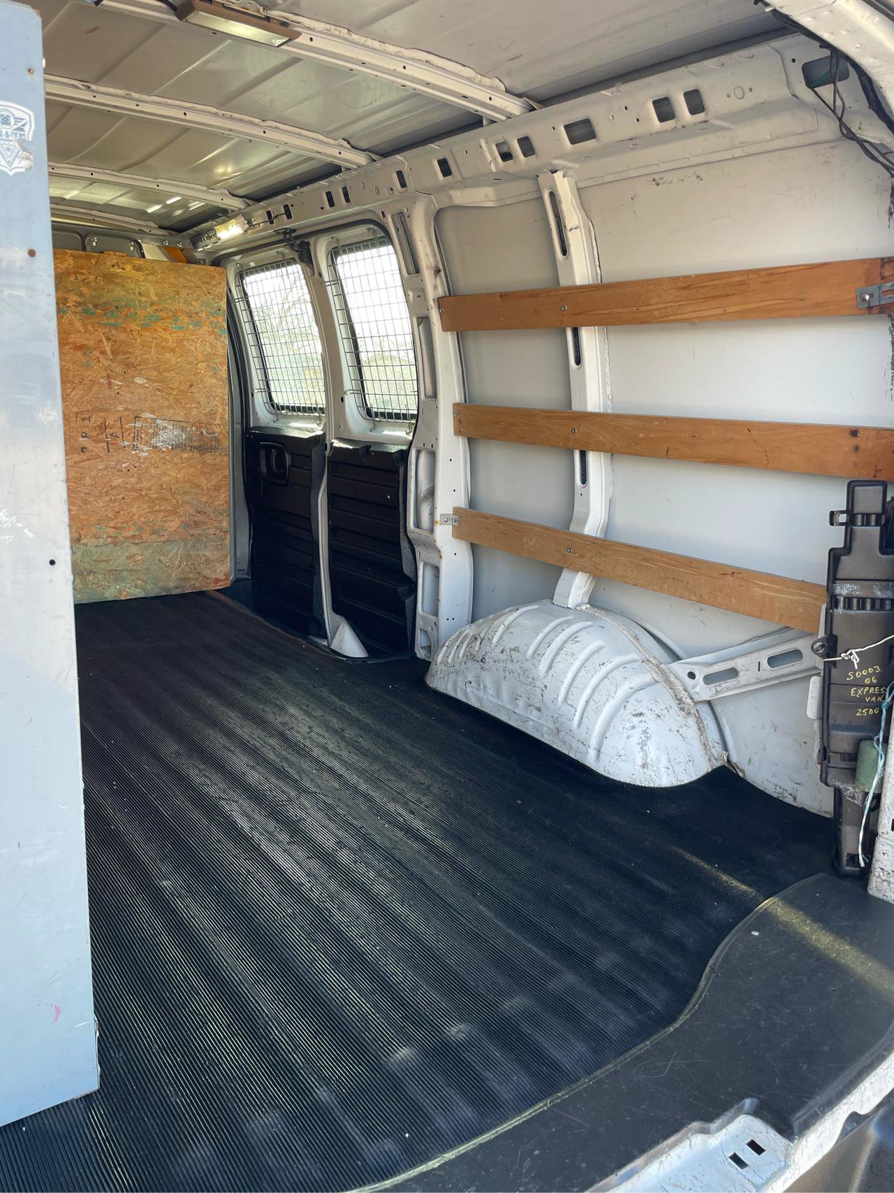 Used 2014 GMC Savana 2500 RWD image 29