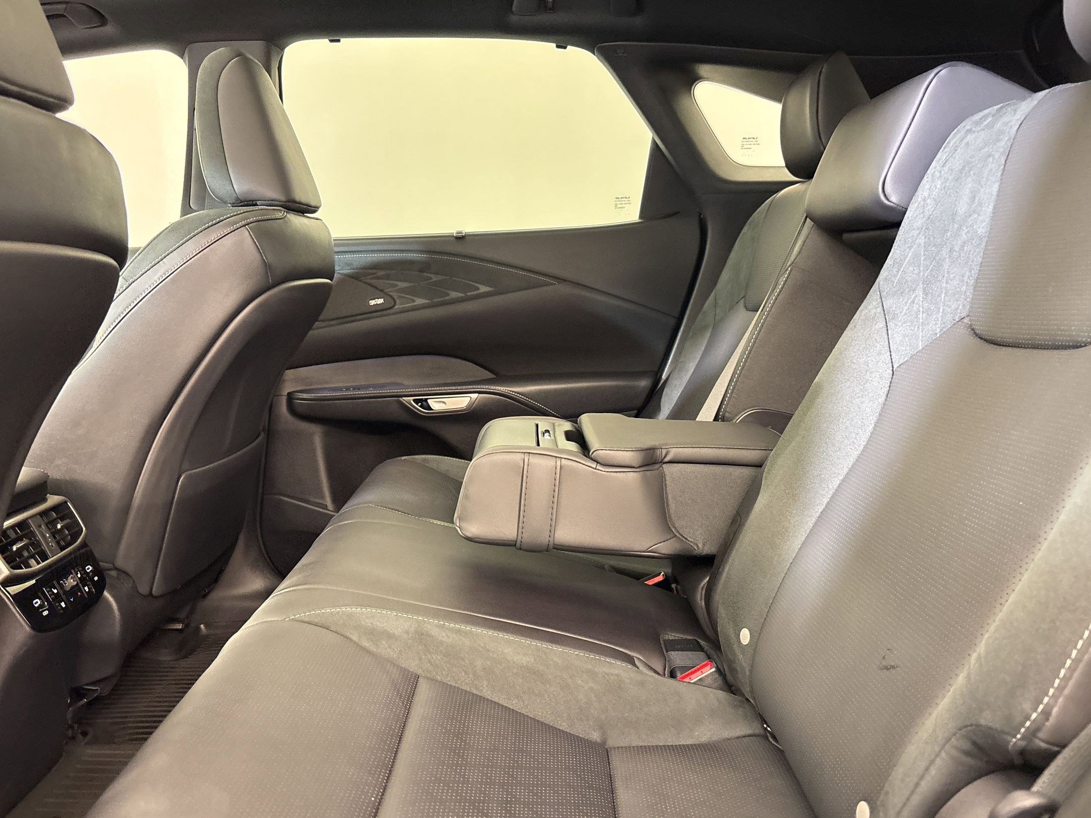 Used 2025 Lexus RX 350 AWD w/ Convenience Package image 34