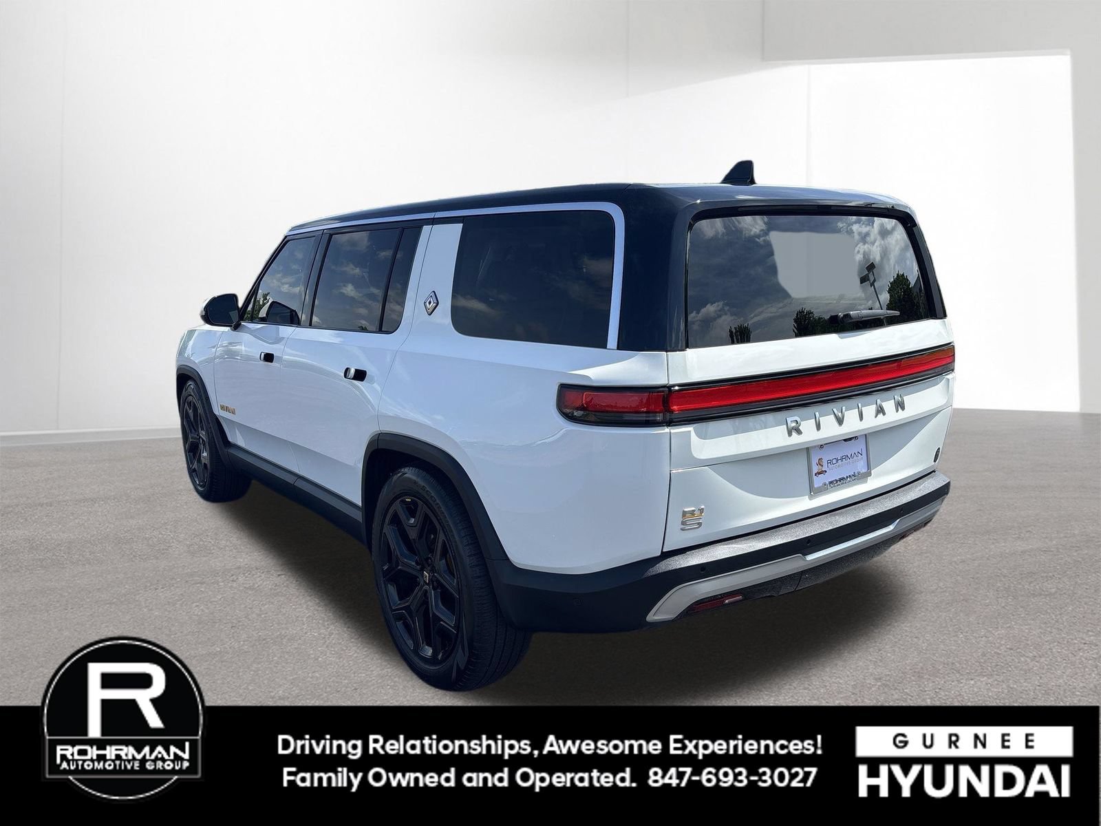 Used 2023 Rivian R1S Adventure AWD/4WD image 6