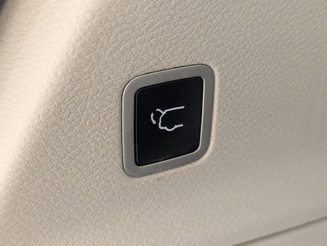 Used 2023 Chrysler Pacifica Touring-L FWD image 29