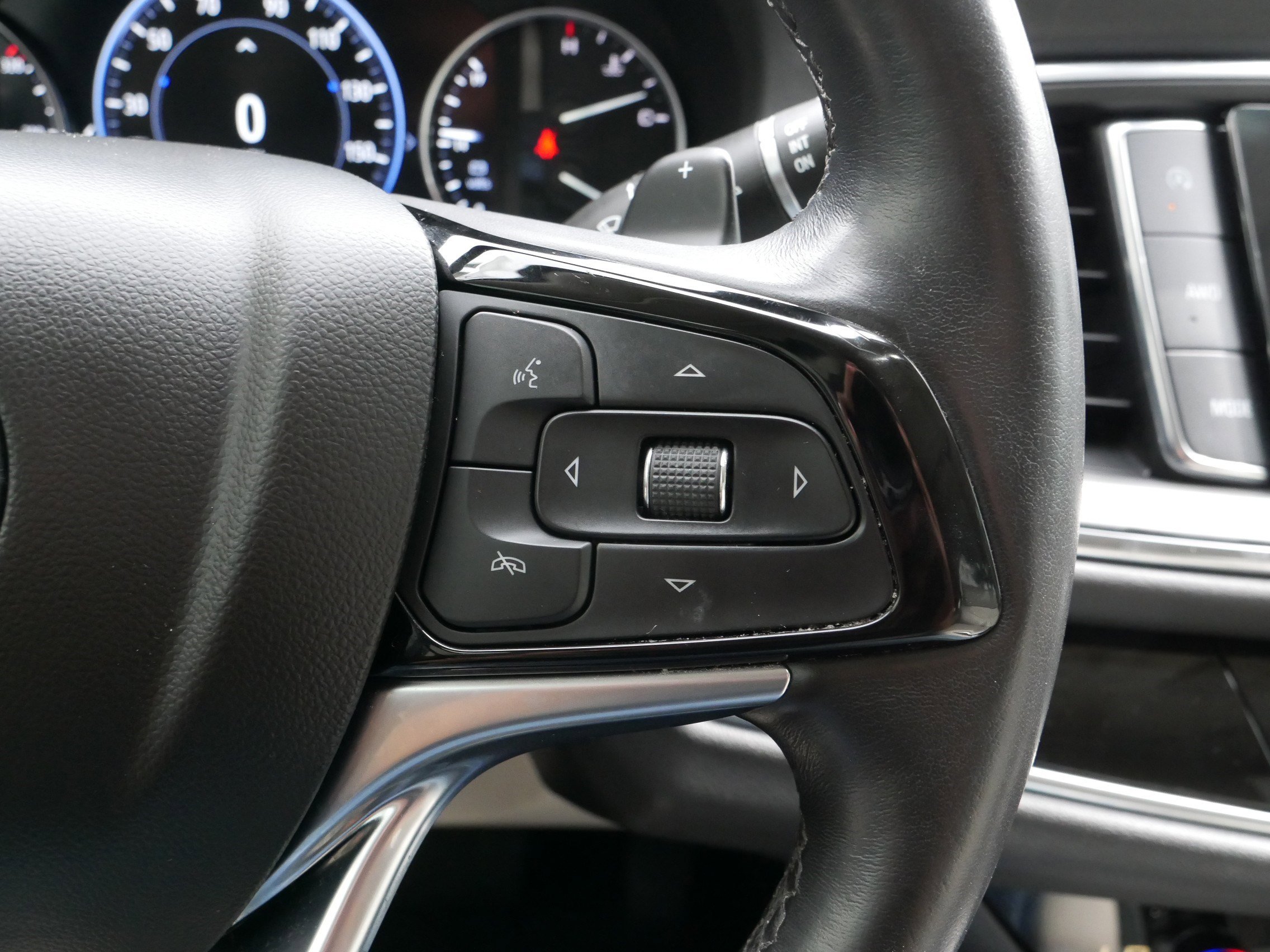 Used 2022 Buick Enclave Avenir w/ Avenir Technology Package image 30