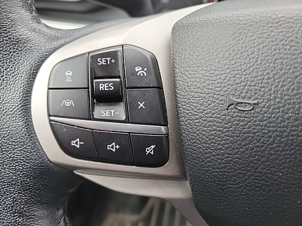 Used 2022 Ford Explorer XLT w/ Equipment Group 202A AWD/4WD image 16