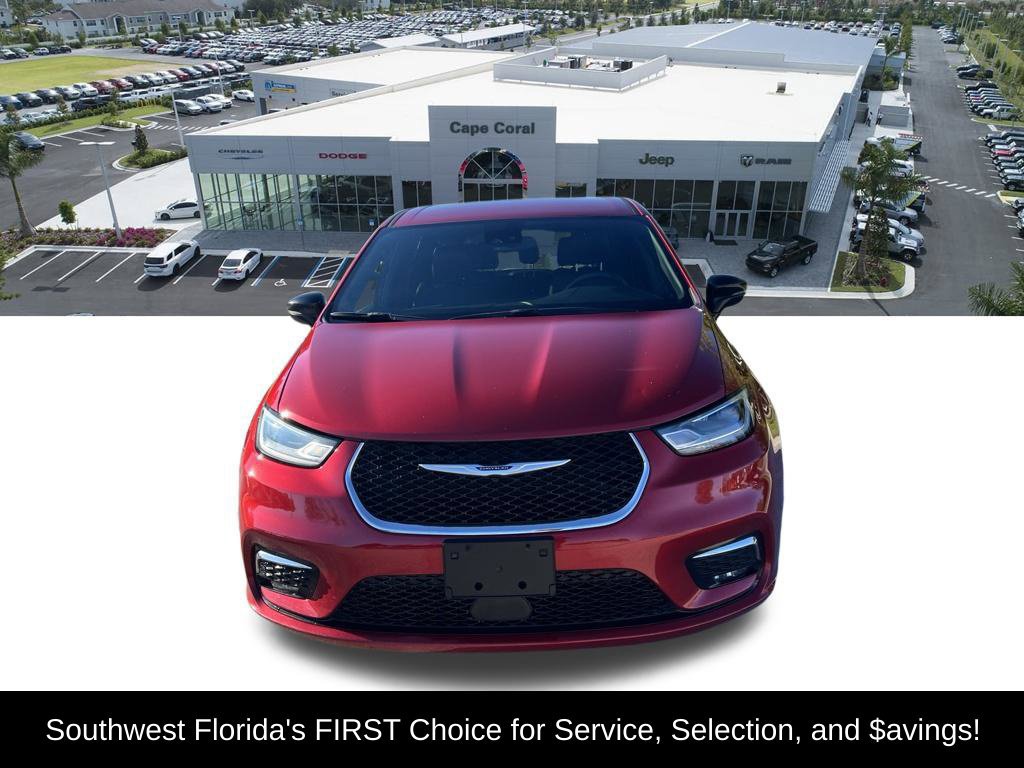 Certified 2025 Chrysler Pacifica Select FWD image 2