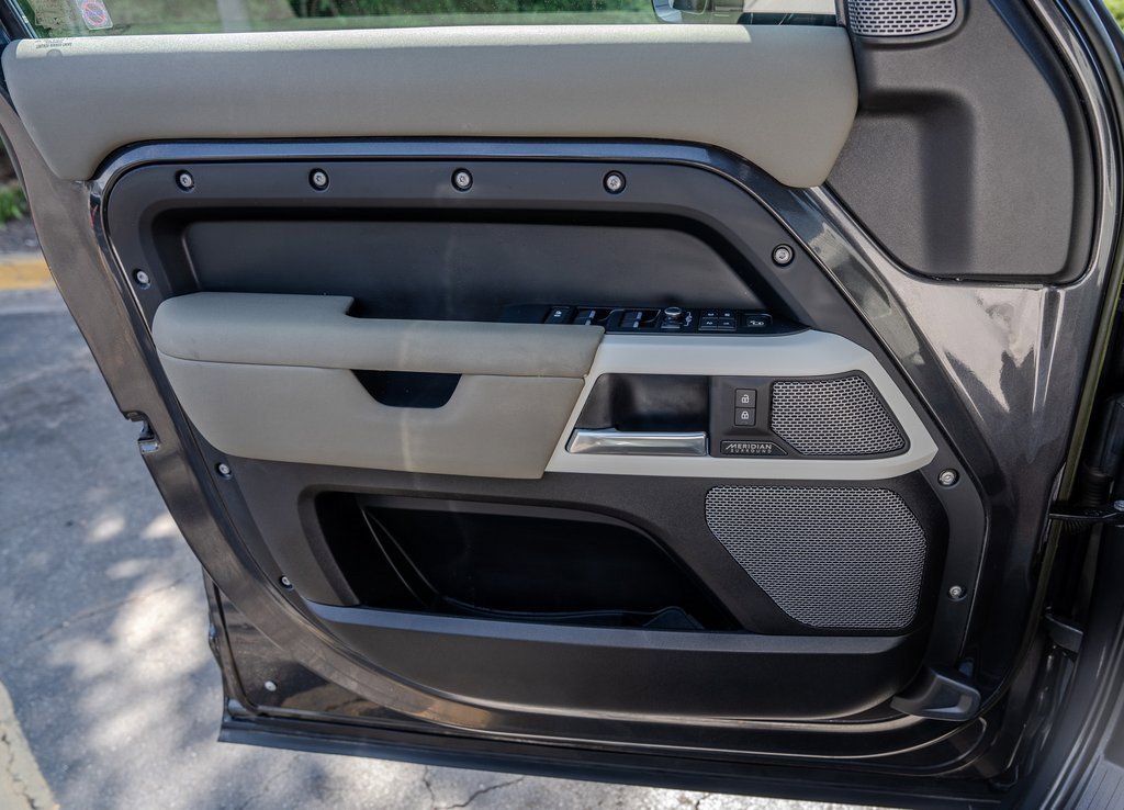 Used 2023 Land Rover Defender 110 SE image 13