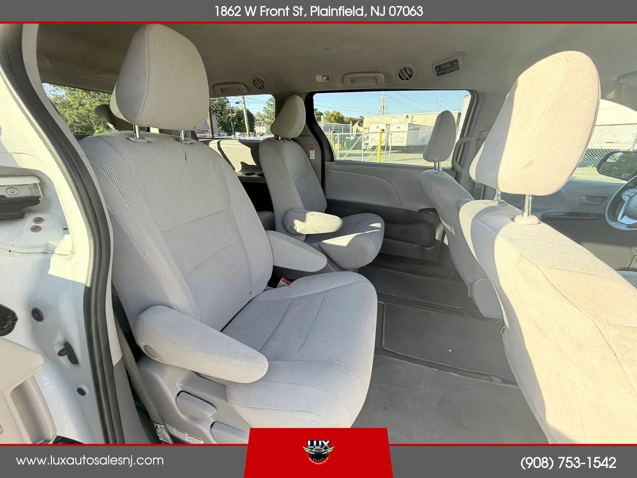 Used 2020 Toyota Sienna L FWD image 34
