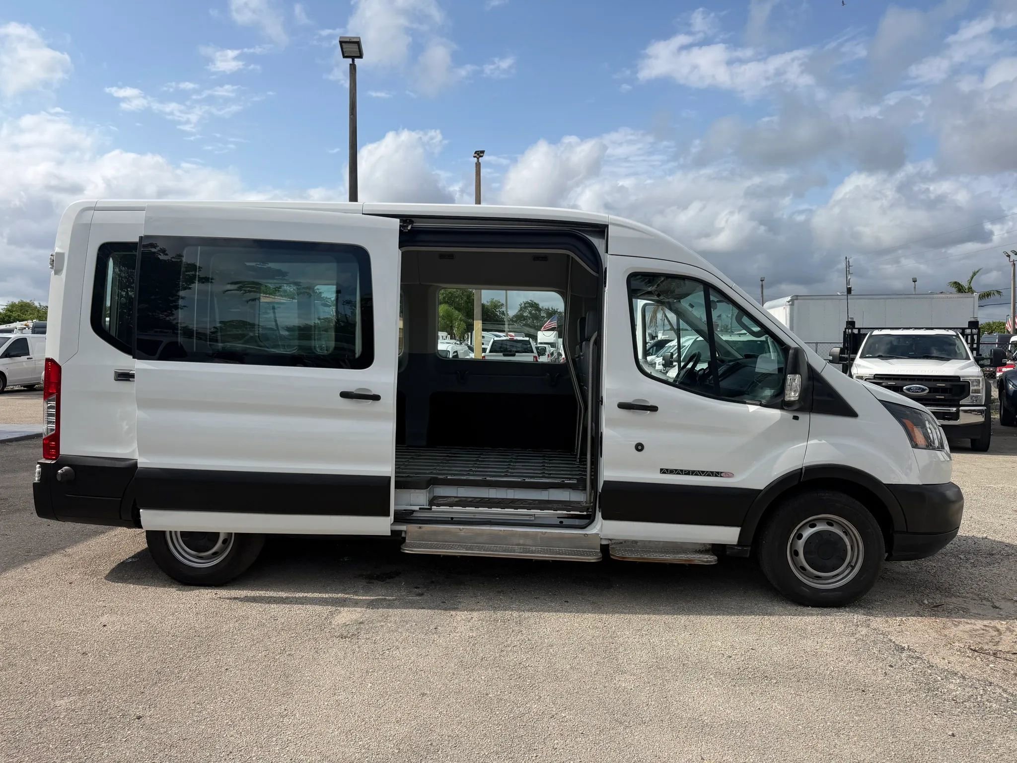 Used 2017 Ford Transit 350 XL RWD image 9