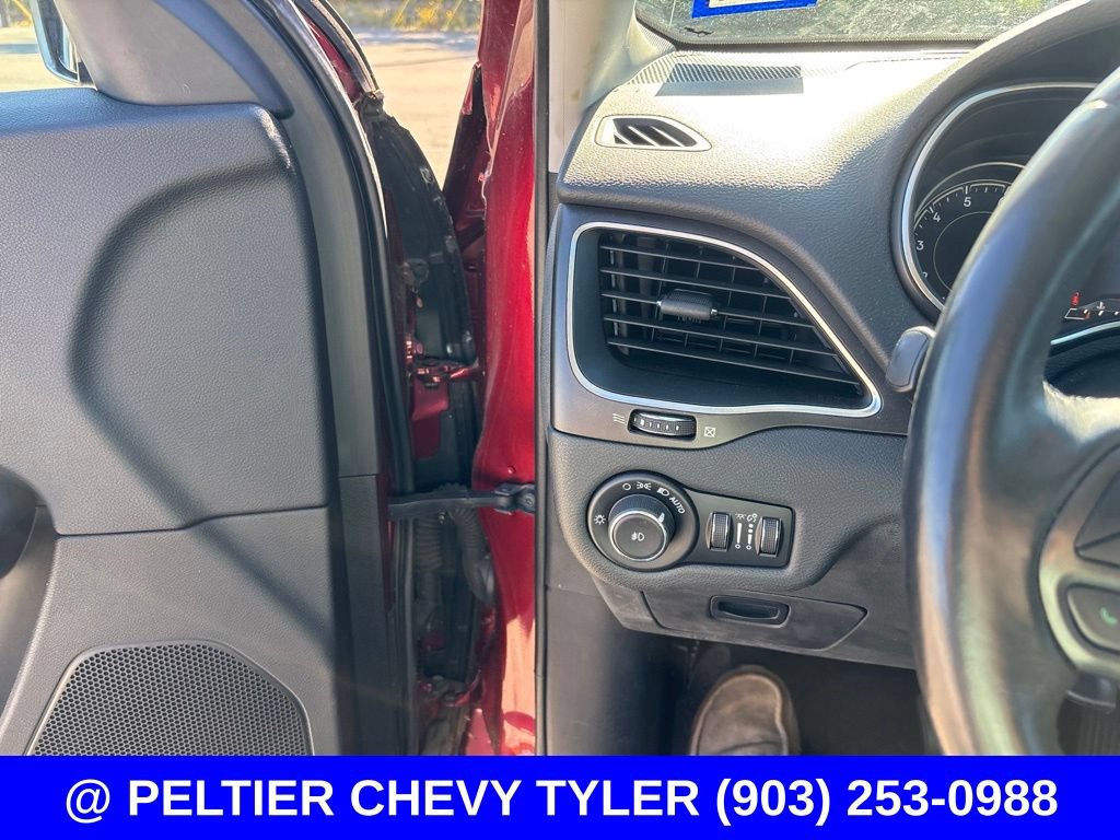 Used 2019 Jeep Cherokee Trailhawk w/ Cold Weather Group AWD/4WD image 14
