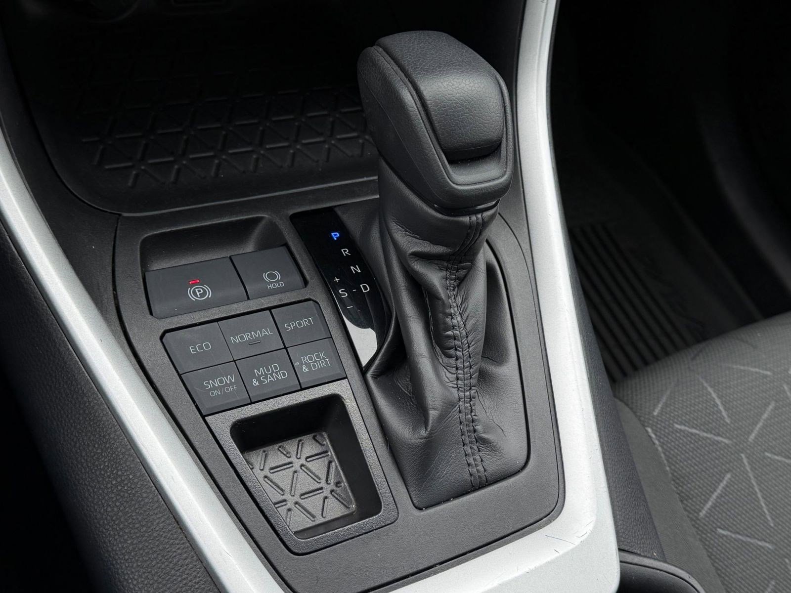 Used 2023 Toyota RAV4 XLE image 16