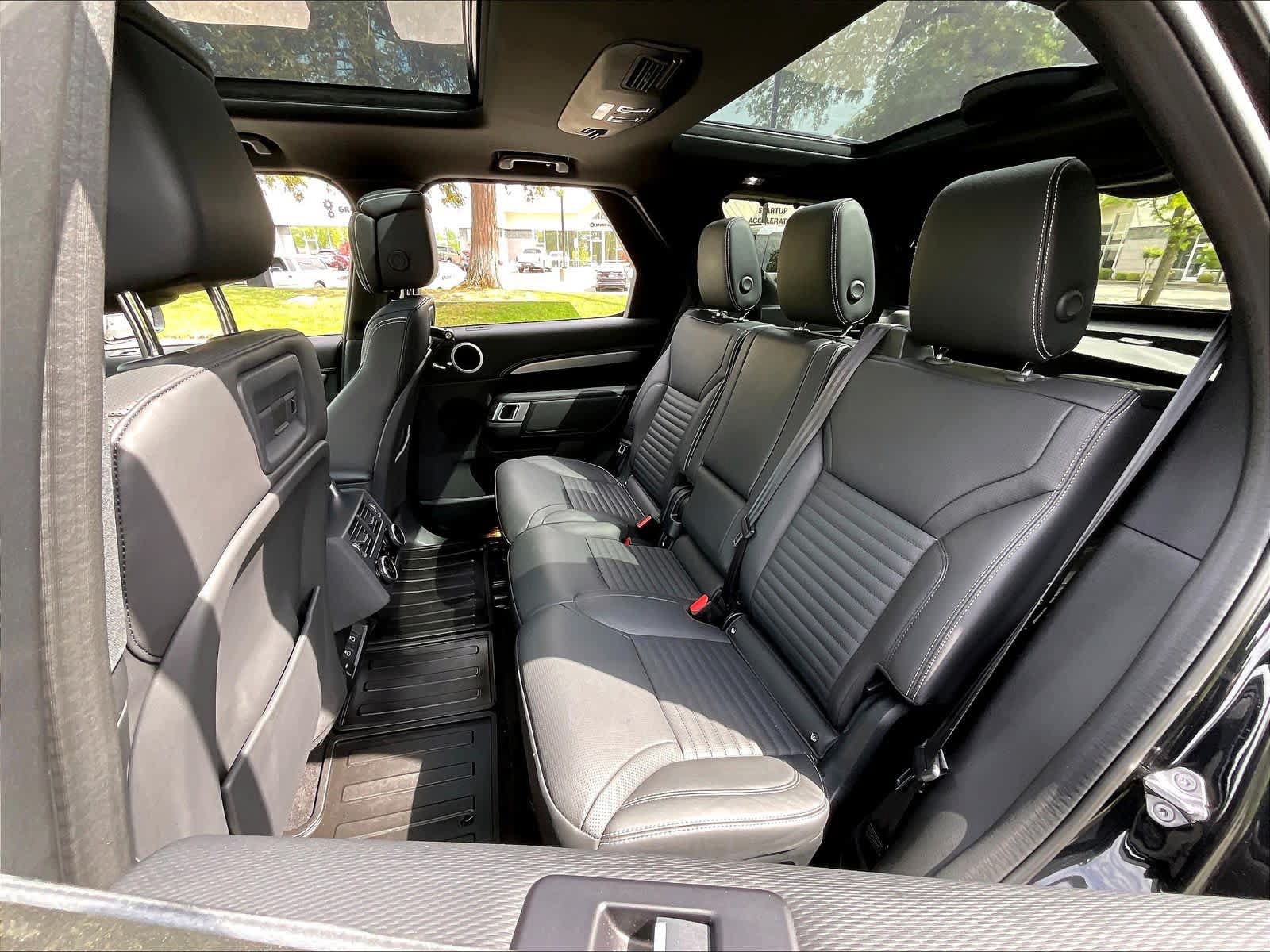 Used 2025 Land Rover Discovery Dynamic SE AWD/4WD image 26