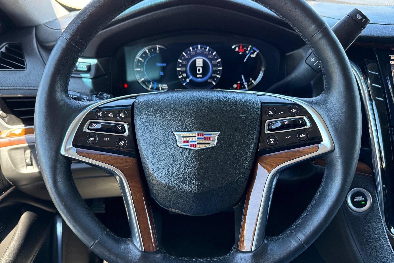 Used 2017 Cadillac Escalade ESV Luxury RWD image 25