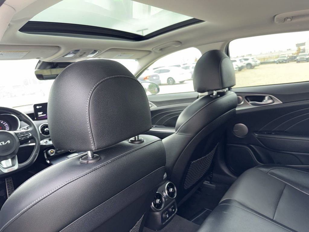 Used 2022 Kia Stinger GT2 image 2