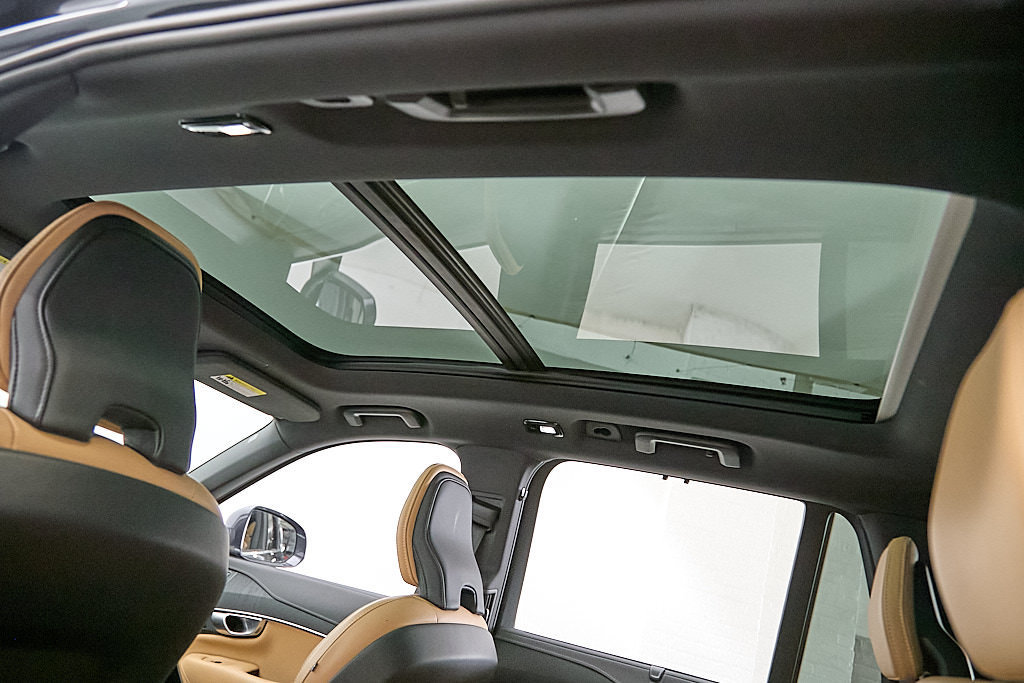 Certified 2024 Volvo XC90 T8 Ultimate AWD/4WD image 28
