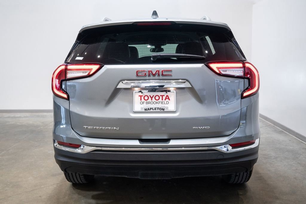 Used 2024 GMC Terrain SLT AWD/4WD image 8