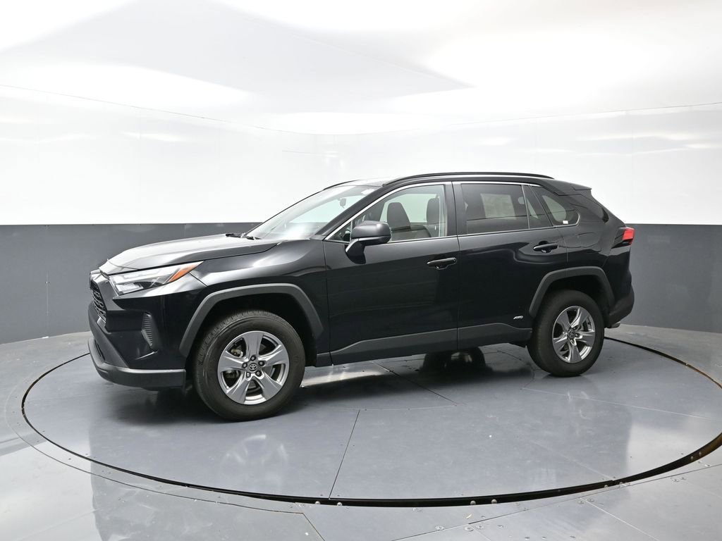 Used 2025 Toyota RAV4 LE image 9