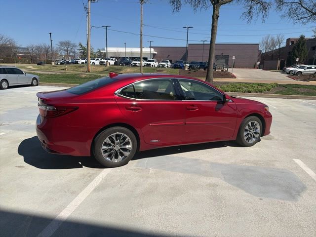Used 2015 Lexus ES 300h w/ Navigation System Package image 3