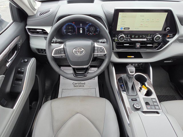 Used 2023 Toyota Highlander Platinum AWD/4WD image 29
