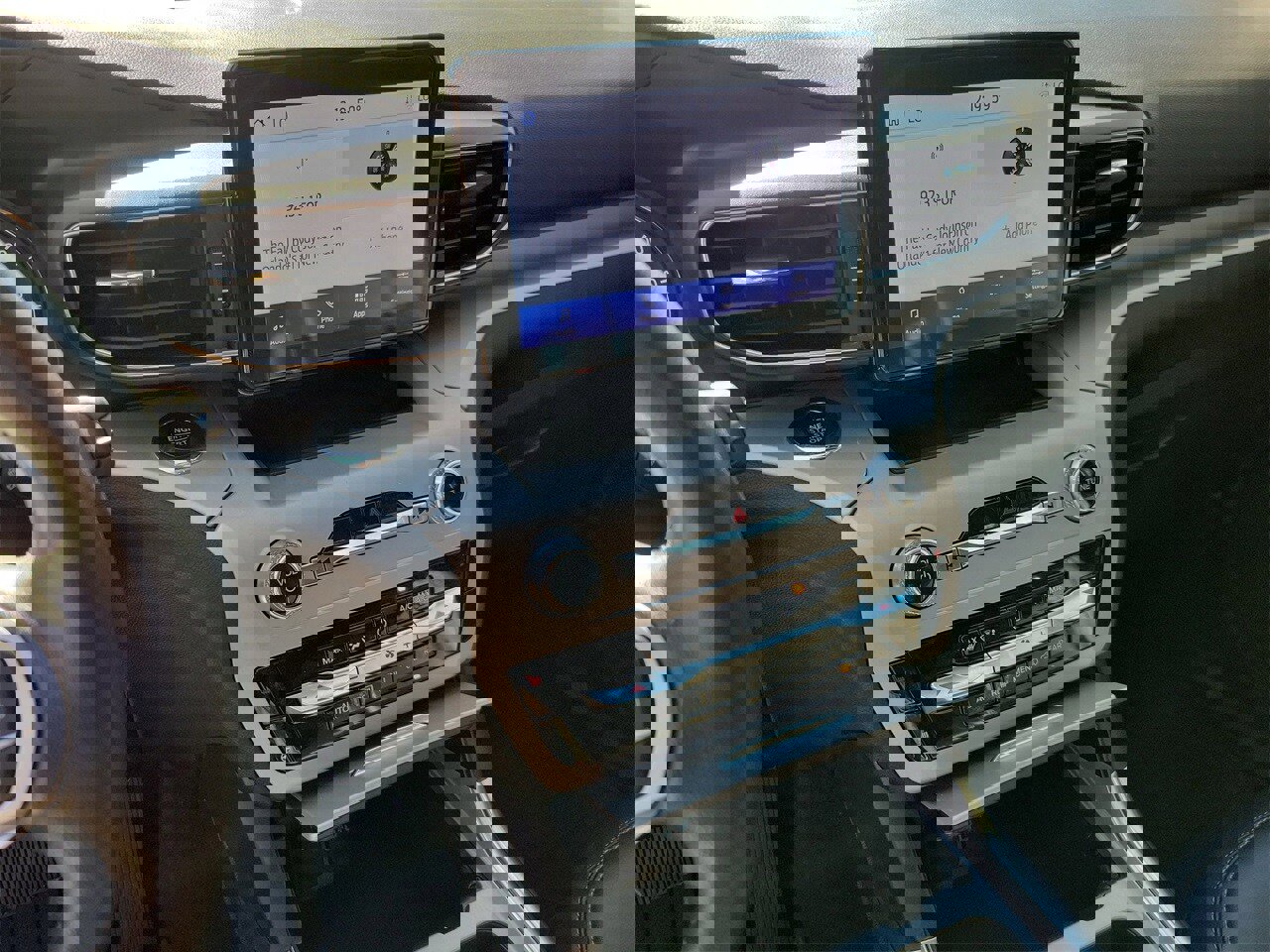 Used 2023 Ford Explorer XLT w/ Equipment Group 202A image 25