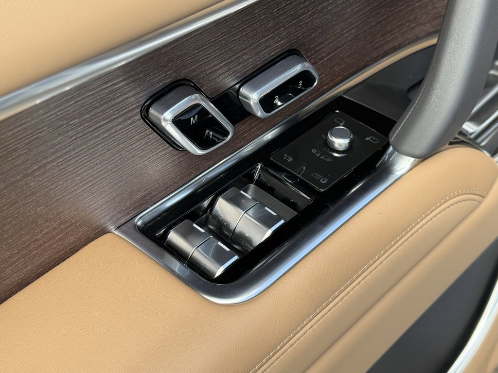 New 2025 Land Rover Range Rover SE image 14