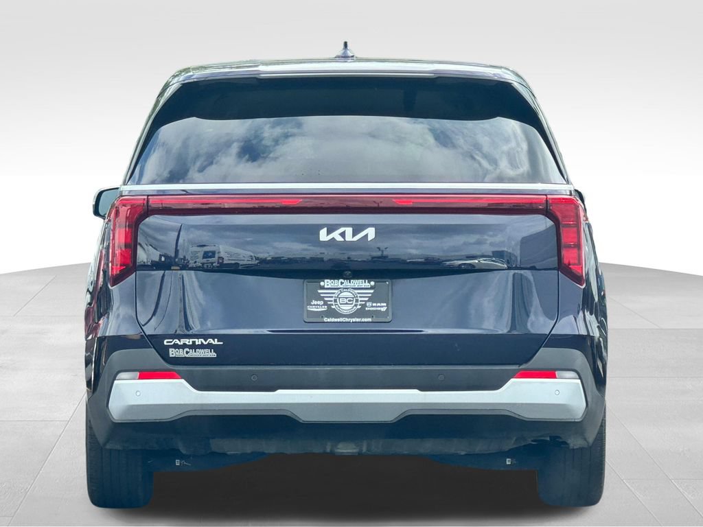 Used 2025 Kia Carnival FWD image 6