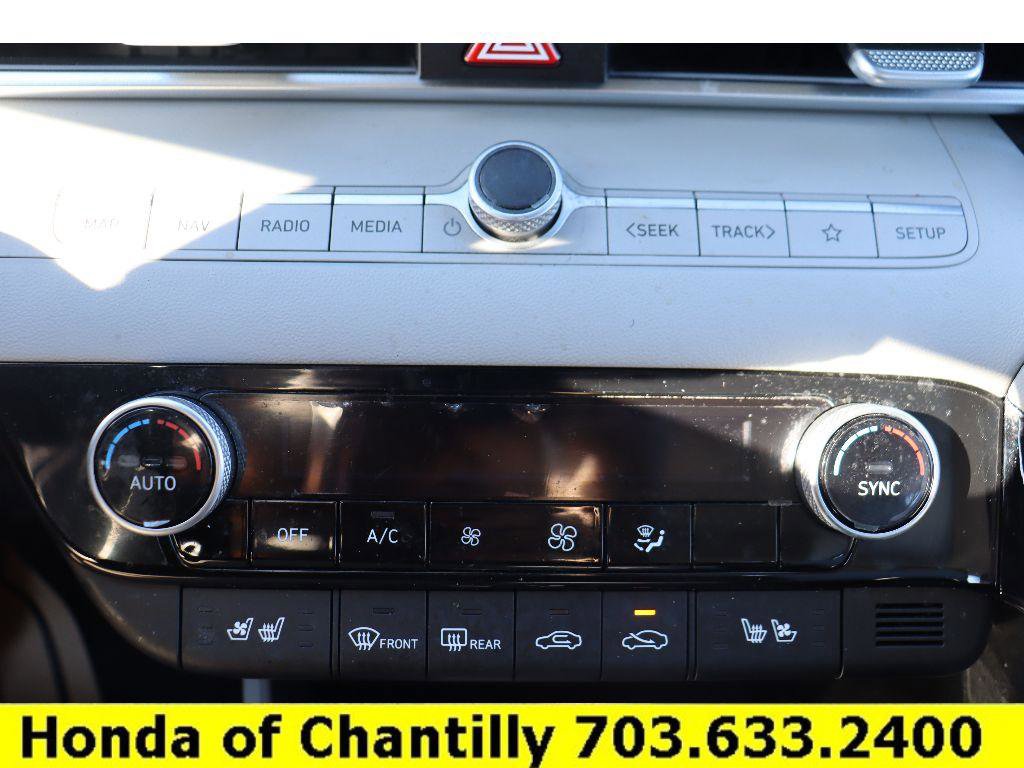 Used 2023 Hyundai Elantra Limited w/ Cargo Package image 17