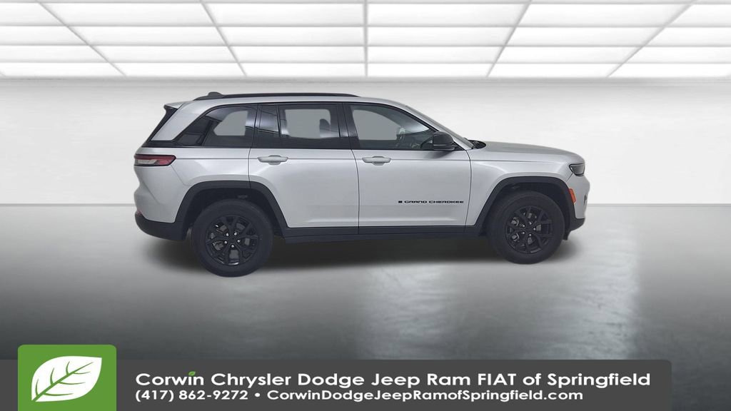 Used 2024 Jeep Grand Cherokee Altitude image 15