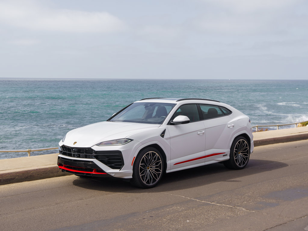 Used 2025 Lamborghini Urus SE AWD/4WD image 1