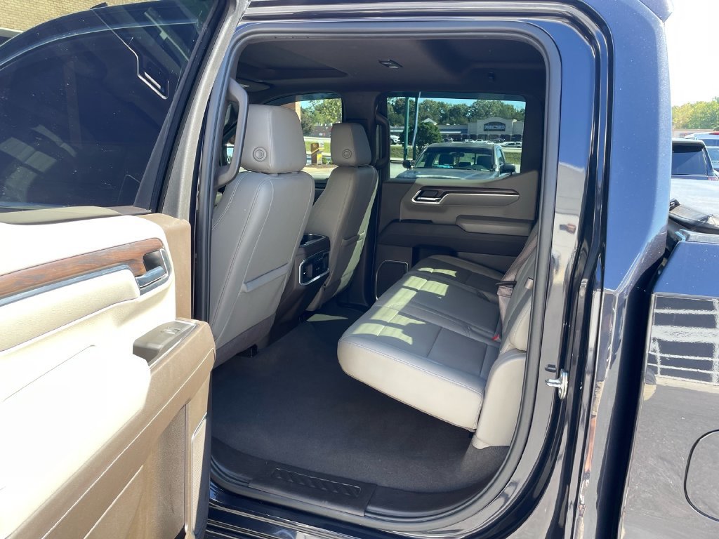 Used 2022 GMC Sierra 1500 SLT w/ SLT Premium Plus Package AWD/4WD image 11