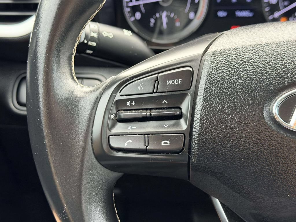 Used 2022 Hyundai Venue Limited w/ Cargo Package FWD image 22