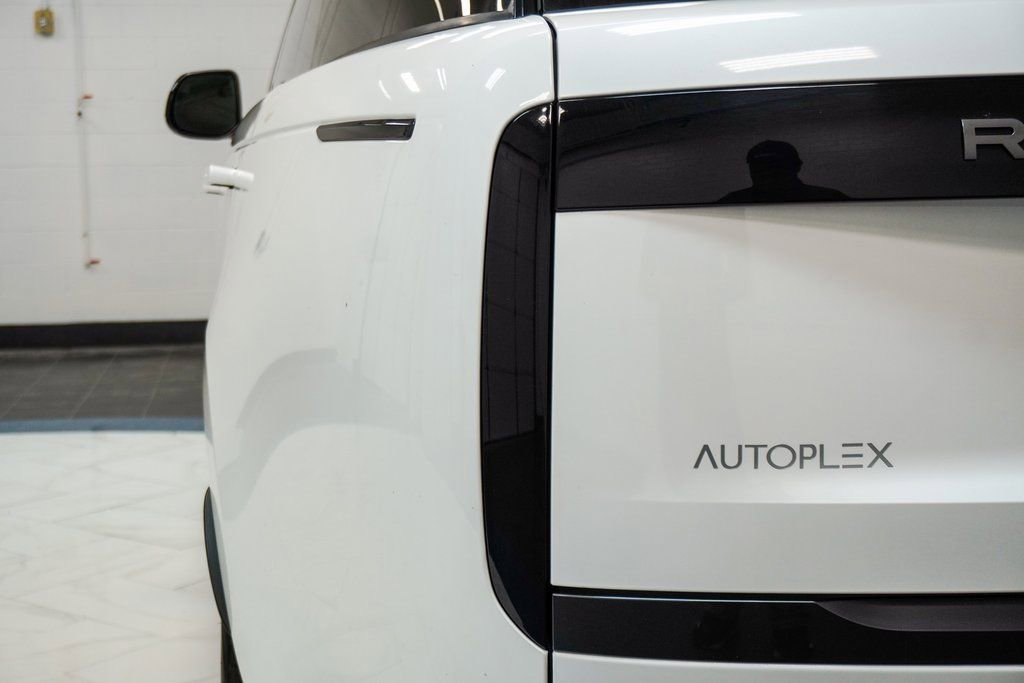 Used 2023 Land Rover Range Rover SE image 14