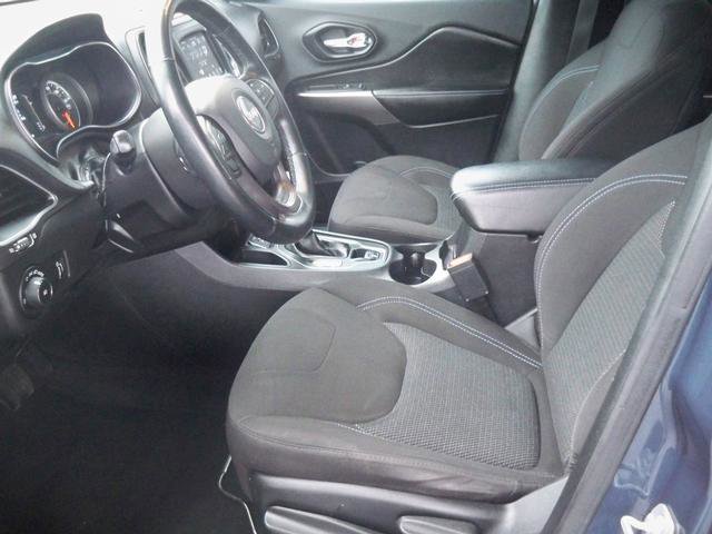 Used 2019 Jeep Cherokee Latitude w/ Cold Weather Group image 7