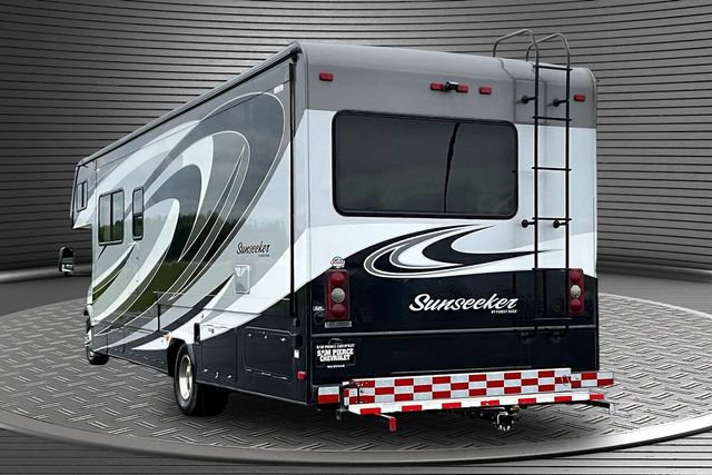 Used 2016 Ford E-450 and Econoline 450 Super Duty w/ Motorhome Prep Package RWD image 4
