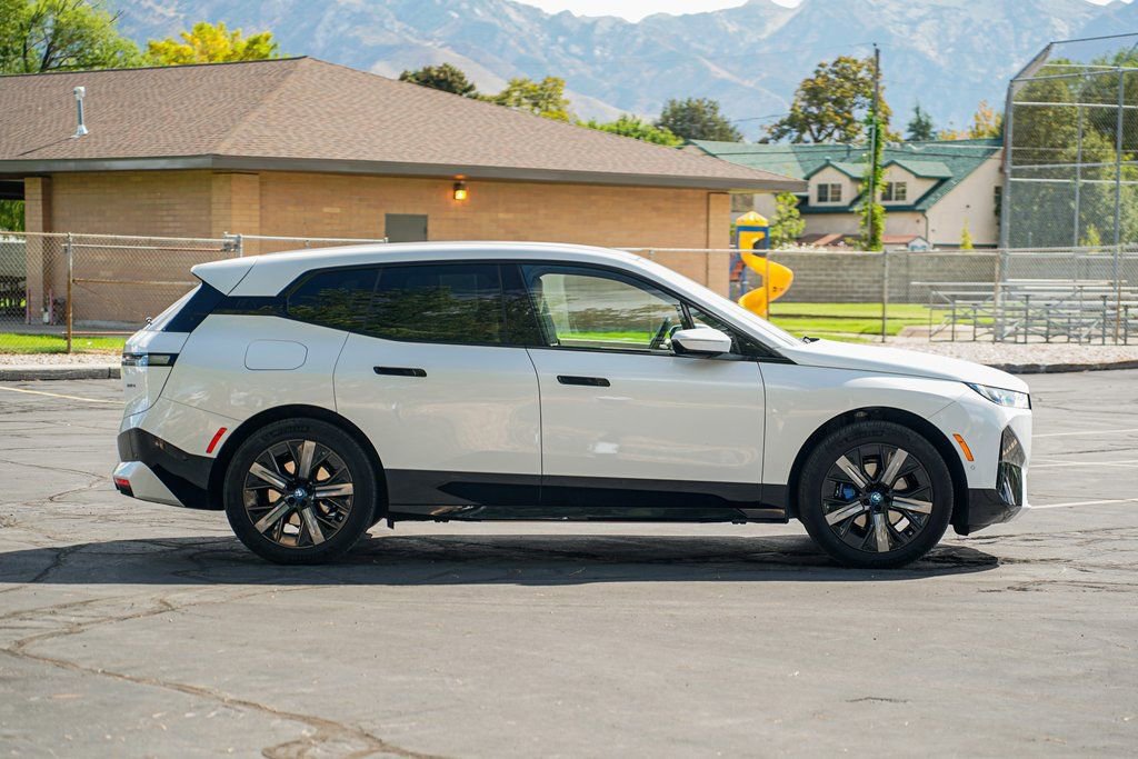 Used 2025 BMW iX xDrive50 w/ Premium Package image 4